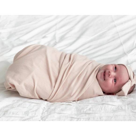 NEW ZESTT ORGANICS newborn swaddle & beanie in blush - Picture 3 of 3